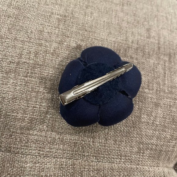 SOLD Floral Hair Clip Trio - Picture 5 of 5